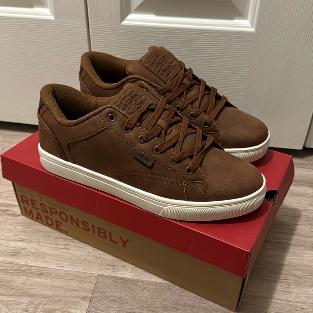NWT Levi shoes